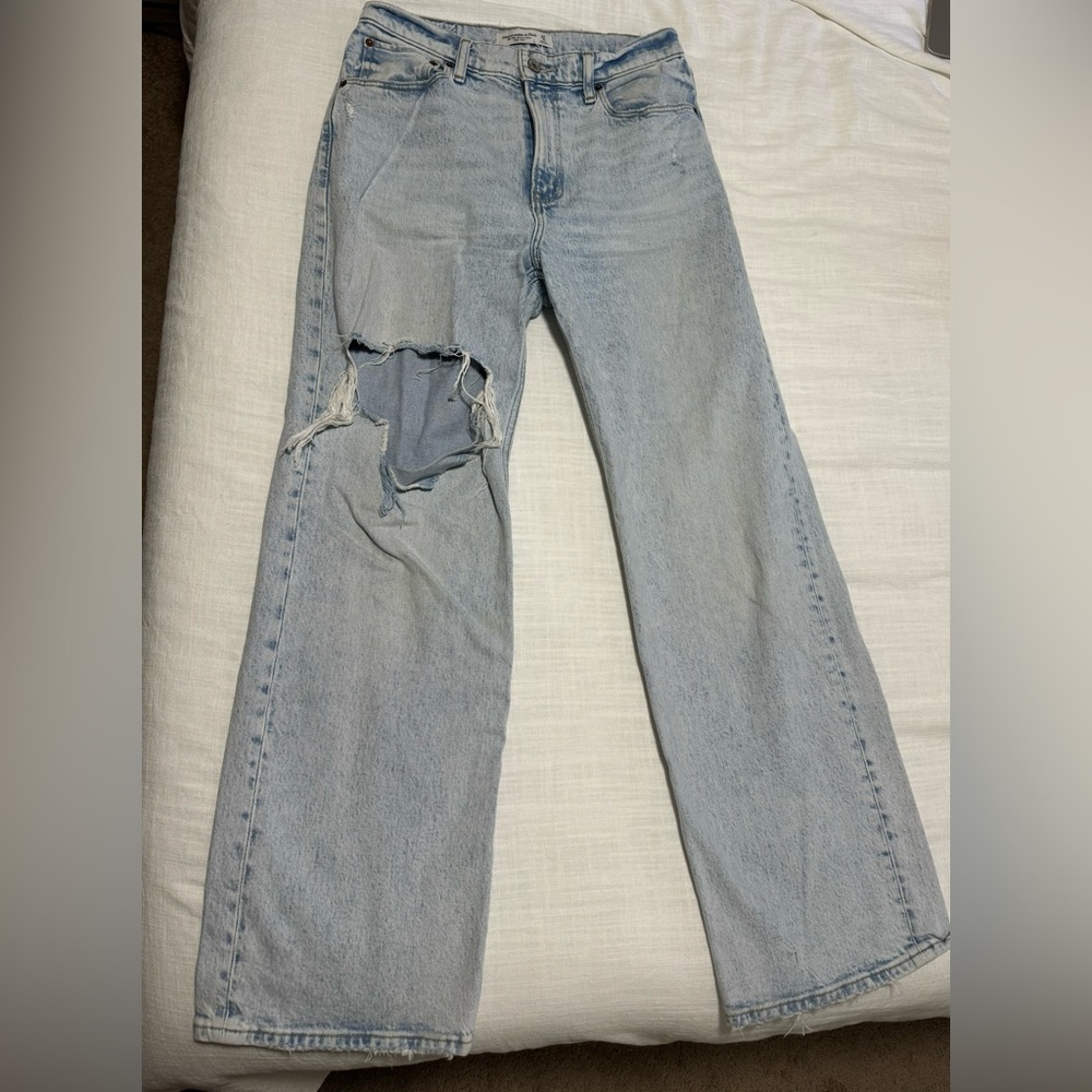 Abercrombie 90’s Relaxed Jean High Rise